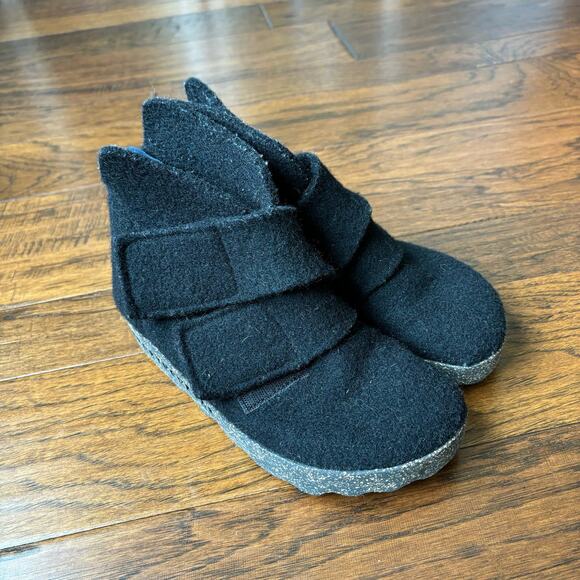 Stylish Black Ankle Booties with Velcro Straps - Picture 1 of 8